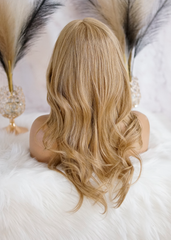 Peluca NA440 "Sand Blonde Elegance"