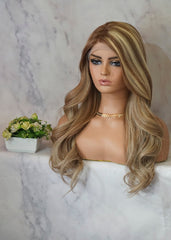 Peluca NA153 "Wavy Caramel Blonde"