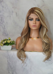 Peluca NA153 "Wavy Caramel Blonde"