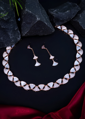 Conjunto de collar "Pétalos lunares"